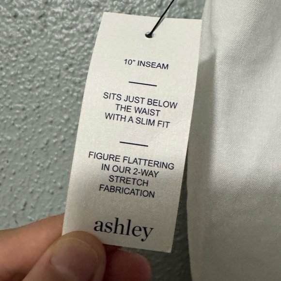 NWT Crown White 9 inch Short Women's Shorts - Picture 5 of 5